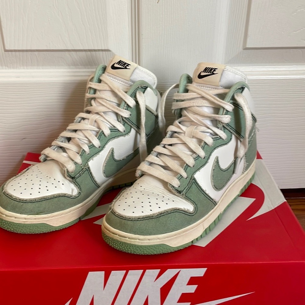 Nike Women’s Dunk Hi 1985